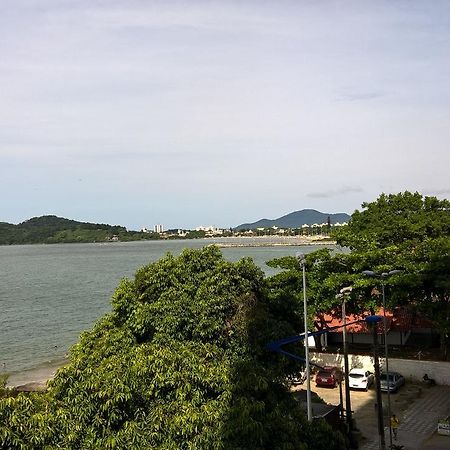 ホテルEdificio Ana Paula Piçarras エクステリア 写真